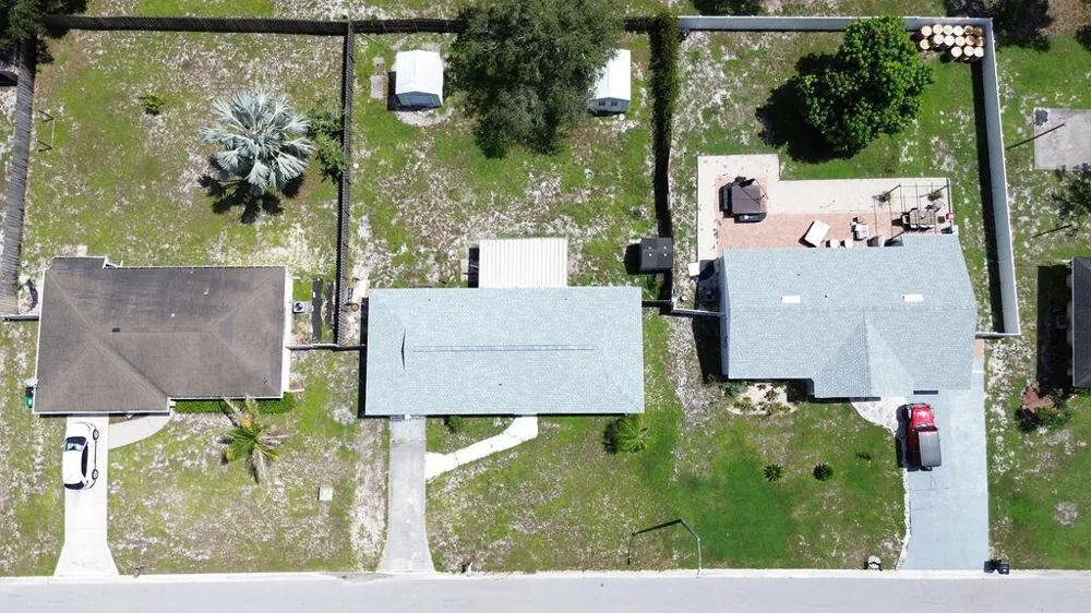 1337 SE ROANOKE STREET Port St. Lucie, FL 34952