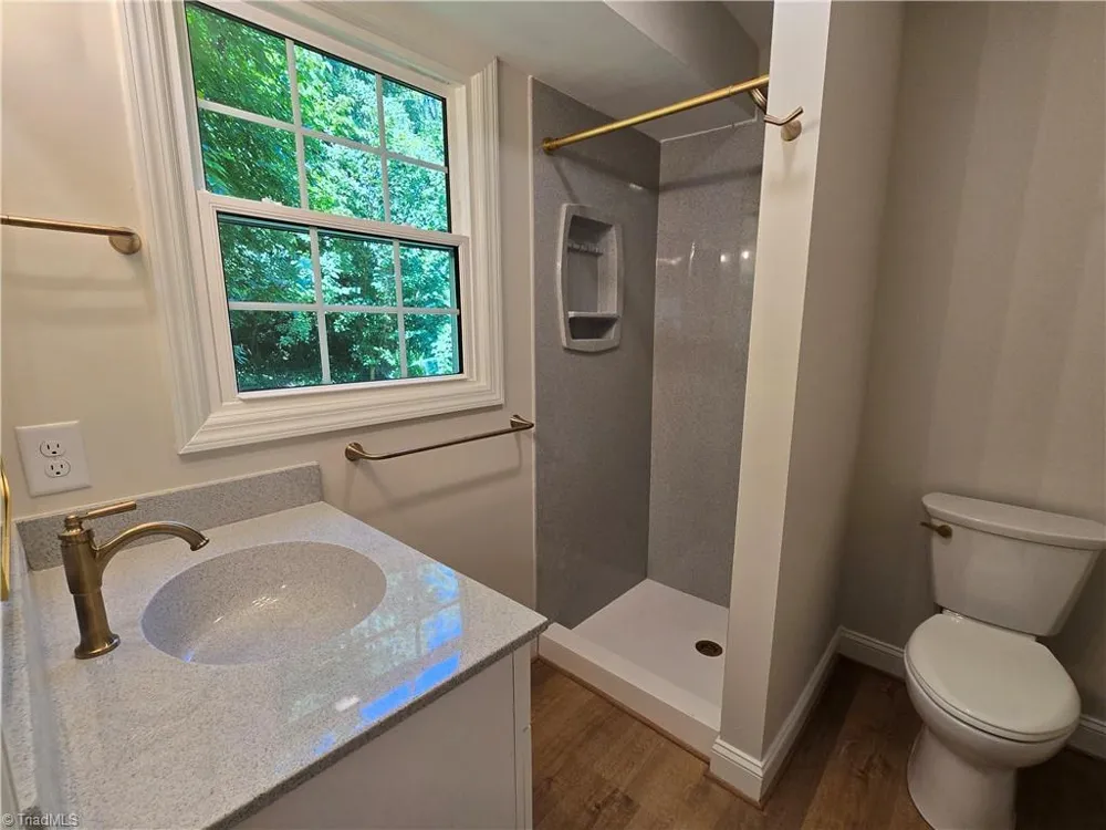 1274 Tredwell Drive Winston-Salem, NC 27103