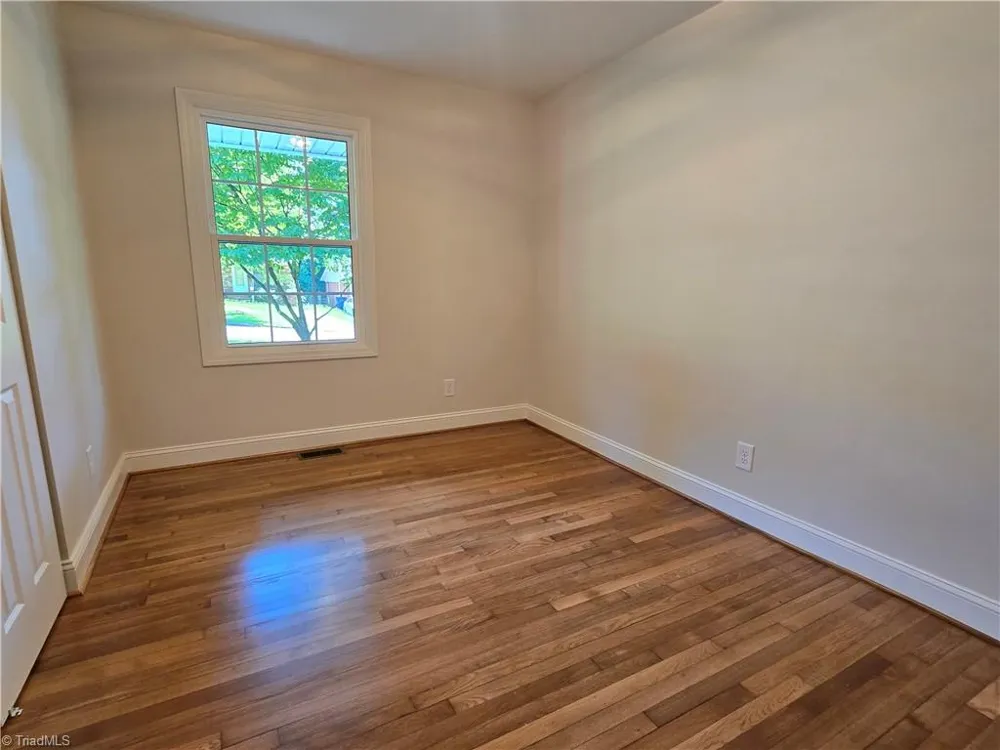 1274 Tredwell Drive Winston-Salem, NC 27103