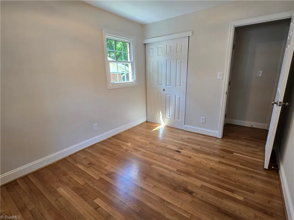1274 Tredwell Drive Winston-Salem, NC 27103