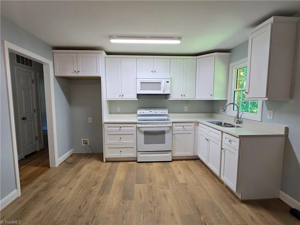 1274 Tredwell Drive Winston-Salem, NC 27103
