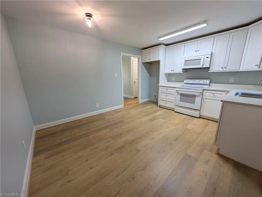 1274 Tredwell Drive Winston-Salem, NC 27103