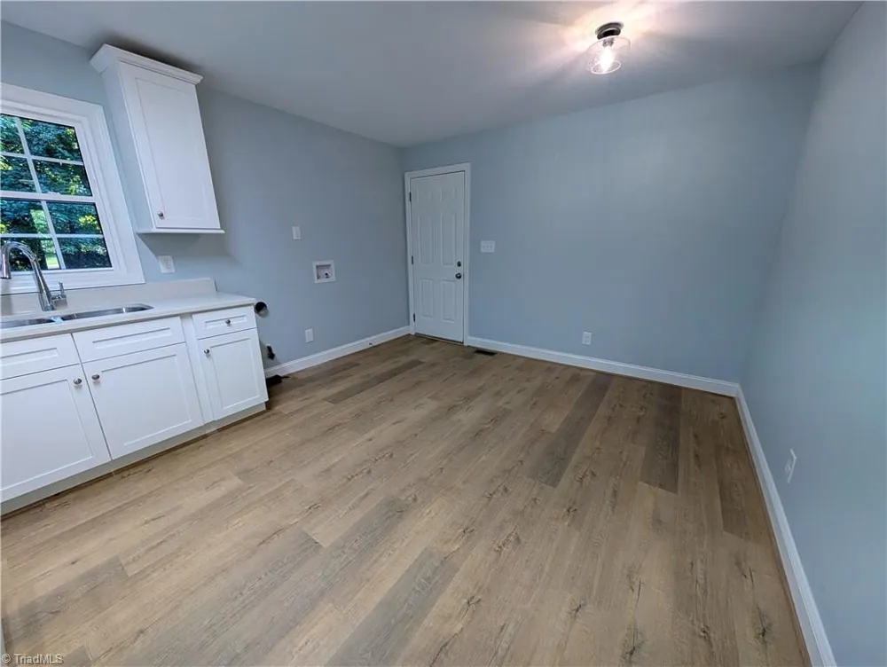 1274 Tredwell Drive Winston-Salem, NC 27103