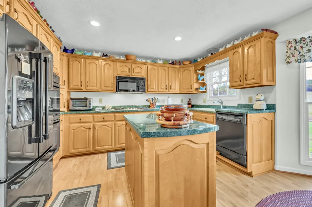 430 Hurricane Creek Dr Stewart, TN 37175
