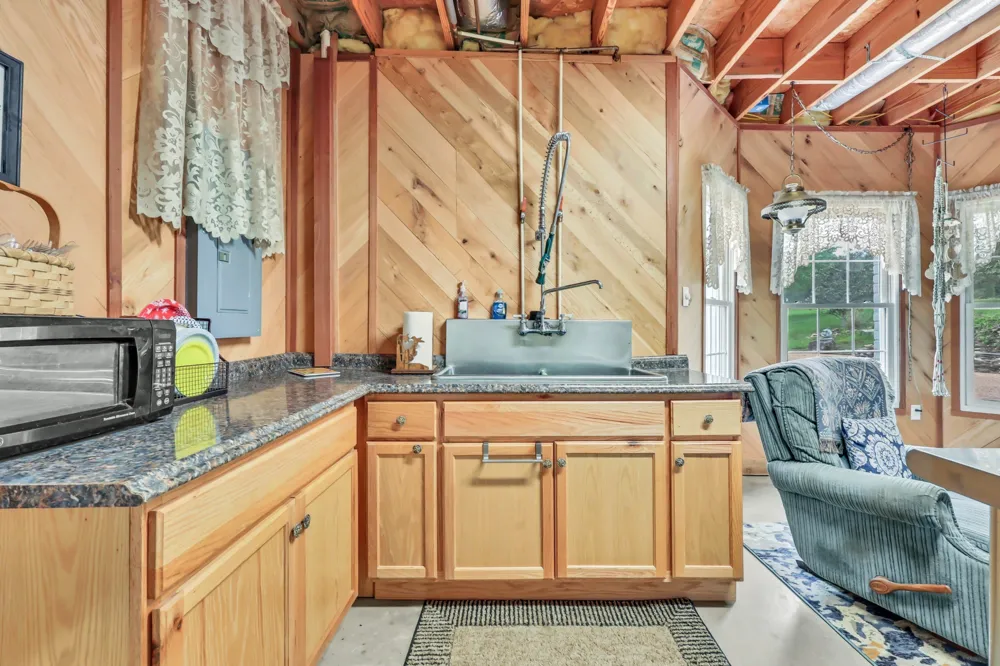 430 Hurricane Creek Dr Stewart, TN 37175