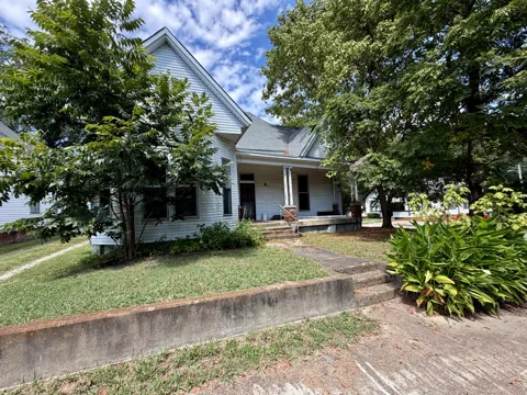 320 Aden St