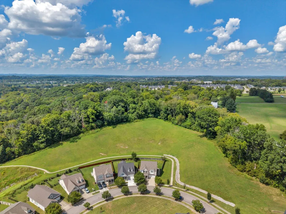 1909 Stonewater Dr Hermitage, TN 37076