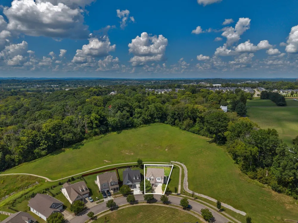 1909 Stonewater Dr Hermitage, TN 37076