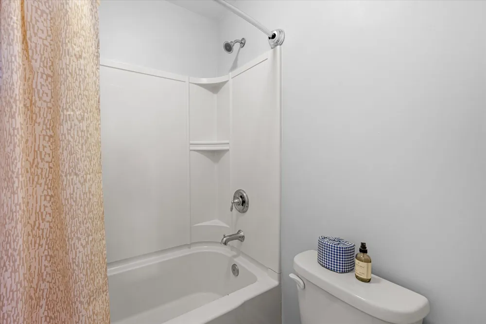 1909 Stonewater Dr Hermitage, TN 37076