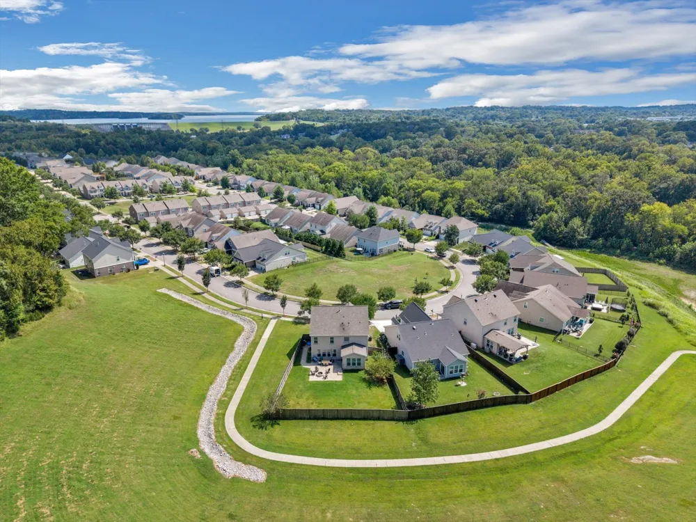 1909 Stonewater Dr Hermitage, TN 37076