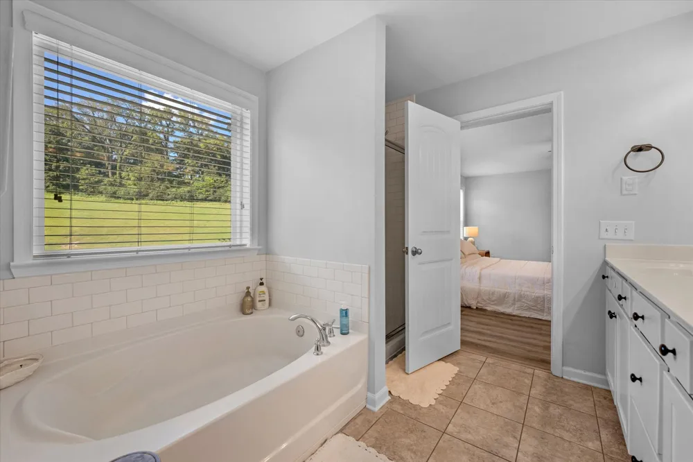 1909 Stonewater Dr Hermitage, TN 37076