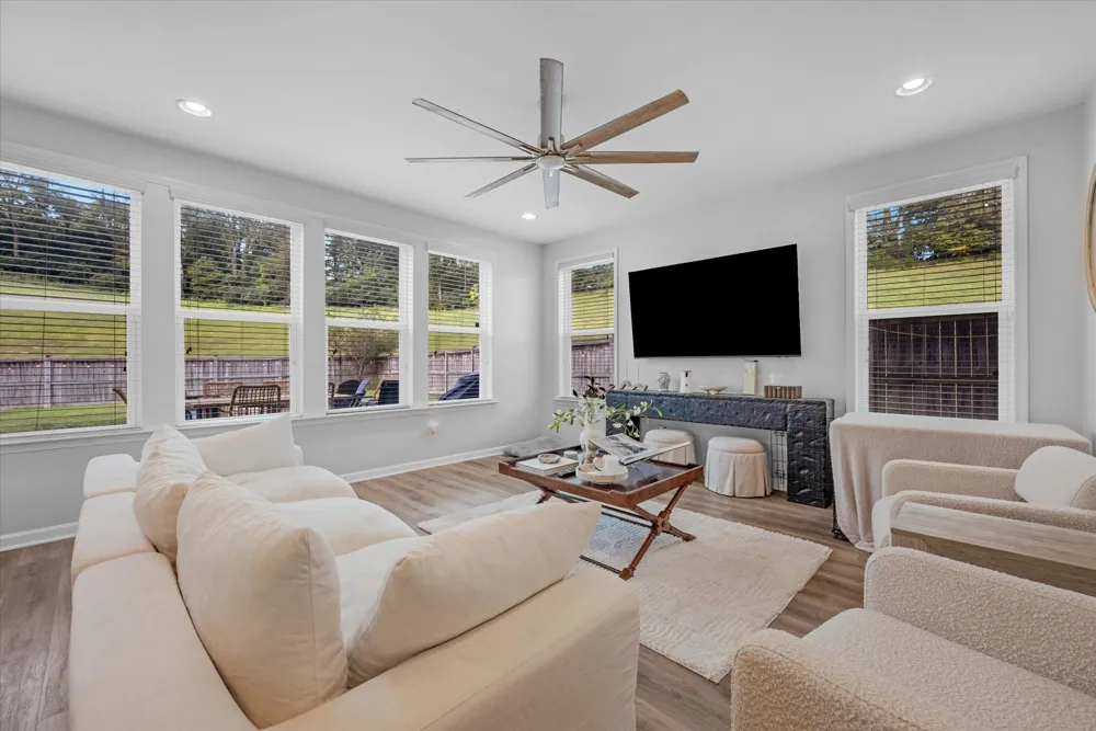 1909 Stonewater Dr Hermitage, TN 37076