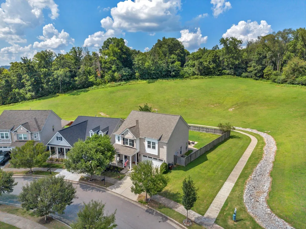 1909 Stonewater Dr Hermitage, TN 37076