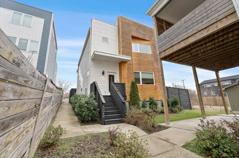 2004B 9th Ave