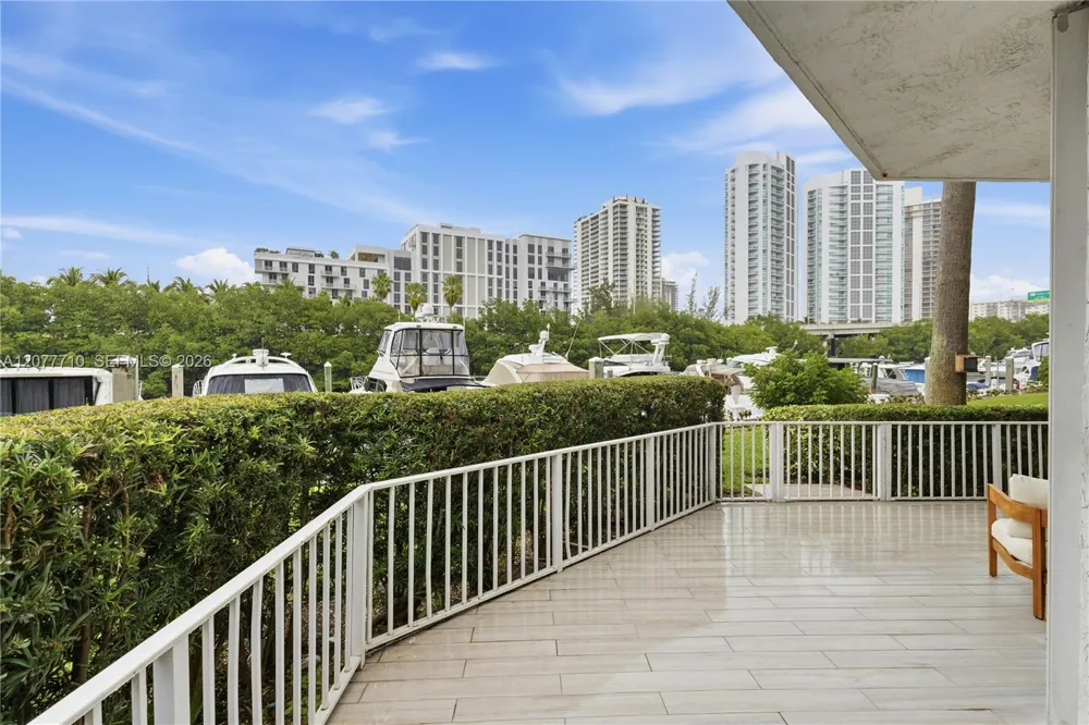 3500 Mystic Pointe Dr #104 Aventura, FL 33180