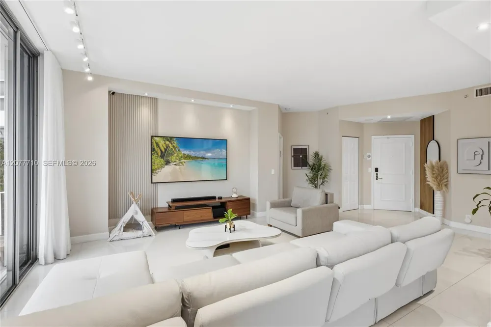 3500 Mystic Pointe Dr #104 Aventura, FL 33180