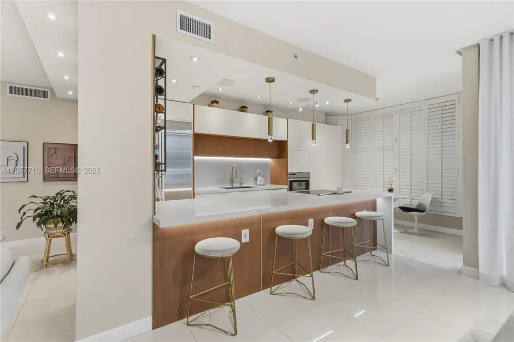 3500 Mystic Pointe Dr #104 Aventura, FL 33180