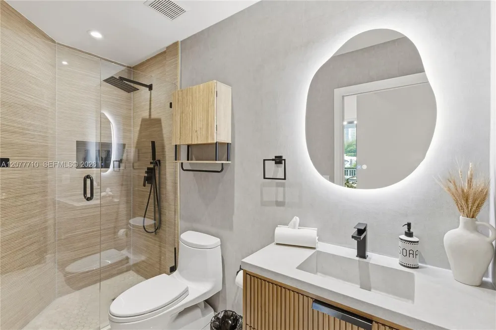 3500 Mystic Pointe Dr #104 Aventura, FL 33180