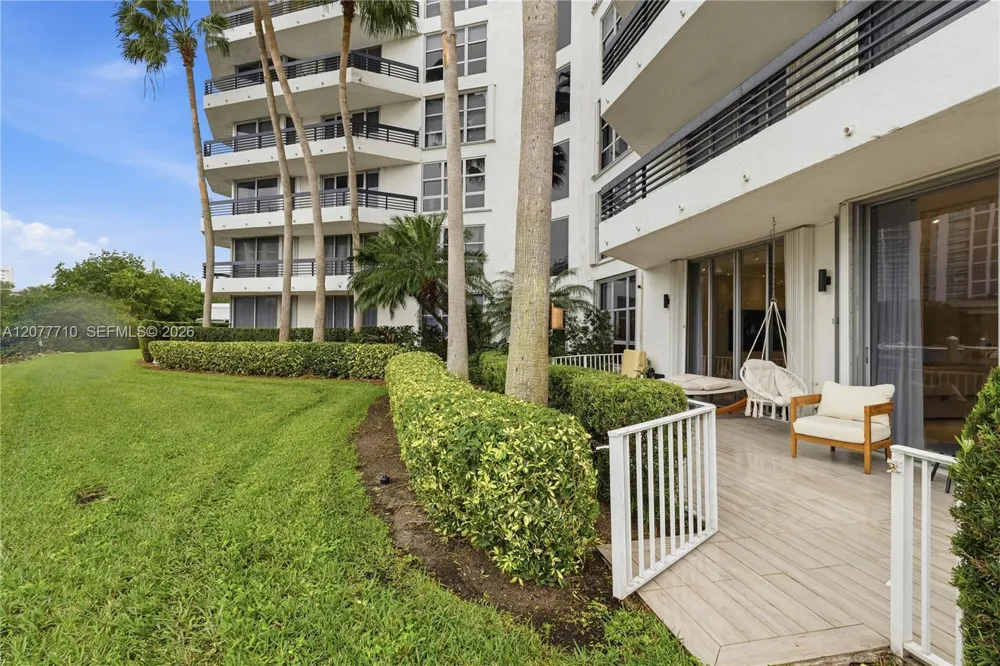 3500 Mystic Pointe Dr #104 Aventura, FL 33180
