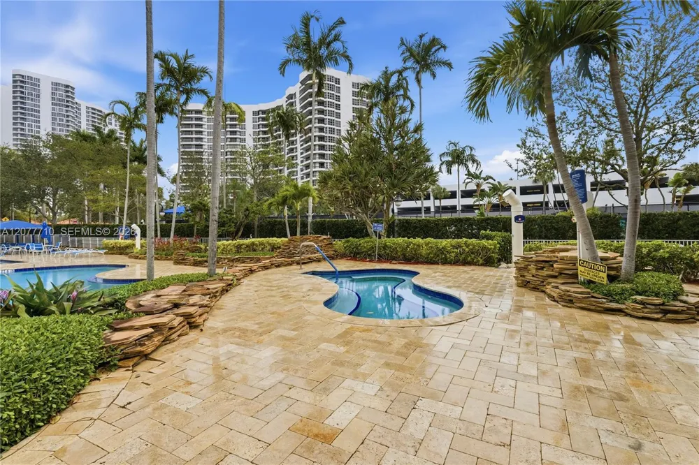 3500 Mystic Pointe Dr #104 Aventura, FL 33180