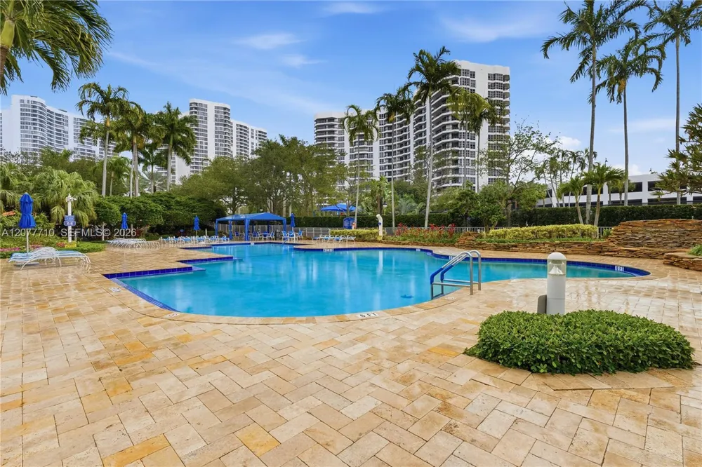 3500 Mystic Pointe Dr #104 Aventura, FL 33180