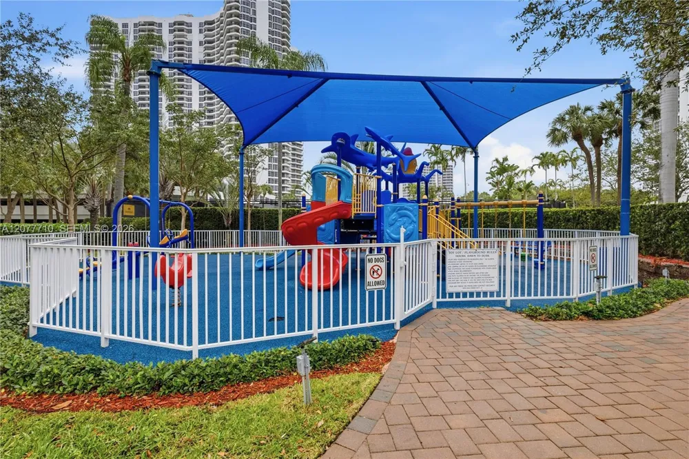 3500 Mystic Pointe Dr #104 Aventura, FL 33180