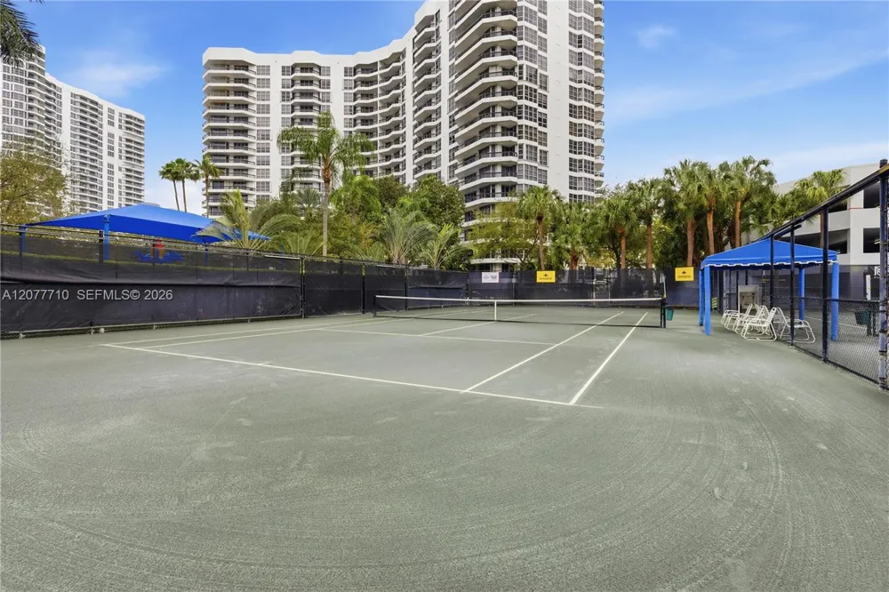 3500 Mystic Pointe Dr #104 Aventura, FL 33180