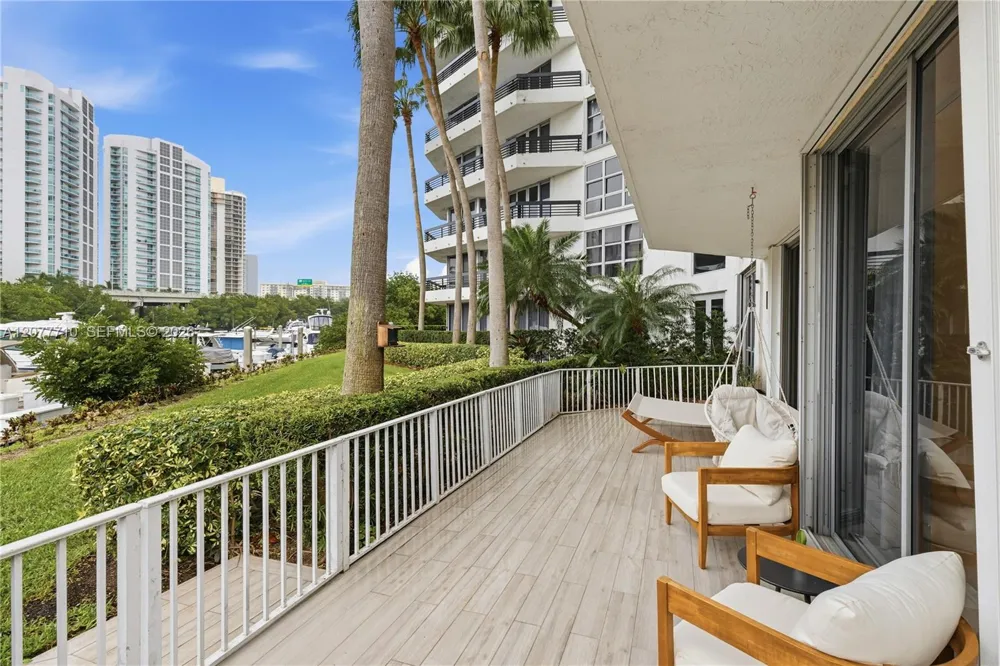 3500 Mystic Pointe Dr #104 Aventura, FL 33180