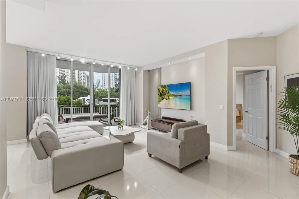 3500 Mystic Pointe Dr #104 Aventura, FL 33180