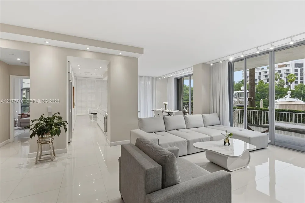 3500 Mystic Pointe Dr #104 Aventura, FL 33180