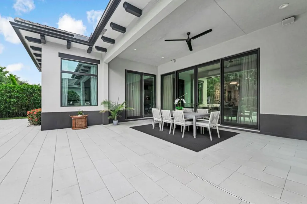 9228 Coral Isles Circle Palm Beach Gardens, FL 33412
