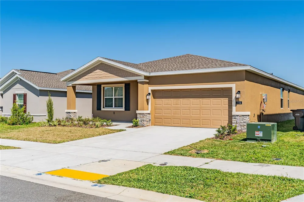 716 DARING DRIVE Davenport, FL 33837