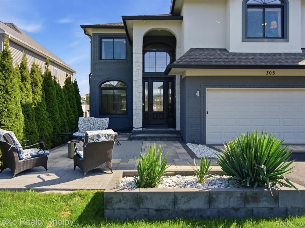 305 Beverly Estates Drive Waterford Charter Township, MI 48328