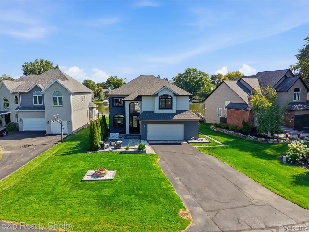 305 Beverly Estates Drive Waterford Charter Township, MI 48328