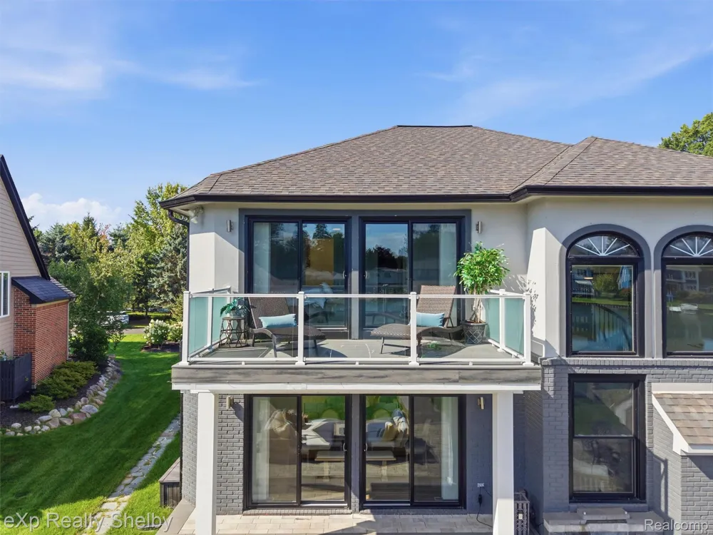 305 Beverly Estates Drive Waterford Charter Township, MI 48328