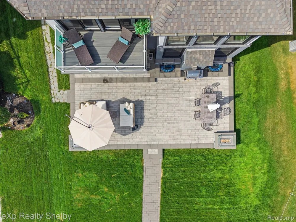 305 Beverly Estates Drive Waterford Charter Township, MI 48328