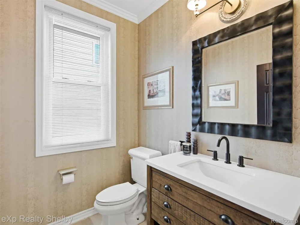305 Beverly Estates Drive Waterford Charter Township, MI 48328