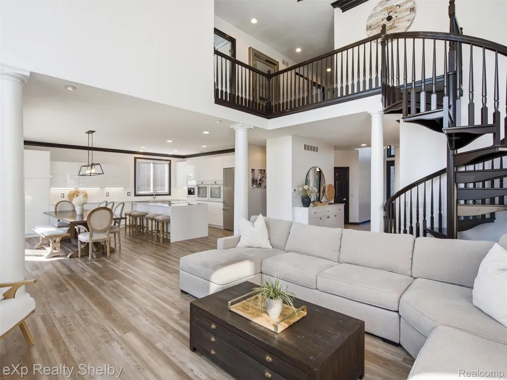305 Beverly Estates Drive Waterford Charter Township, MI 48328