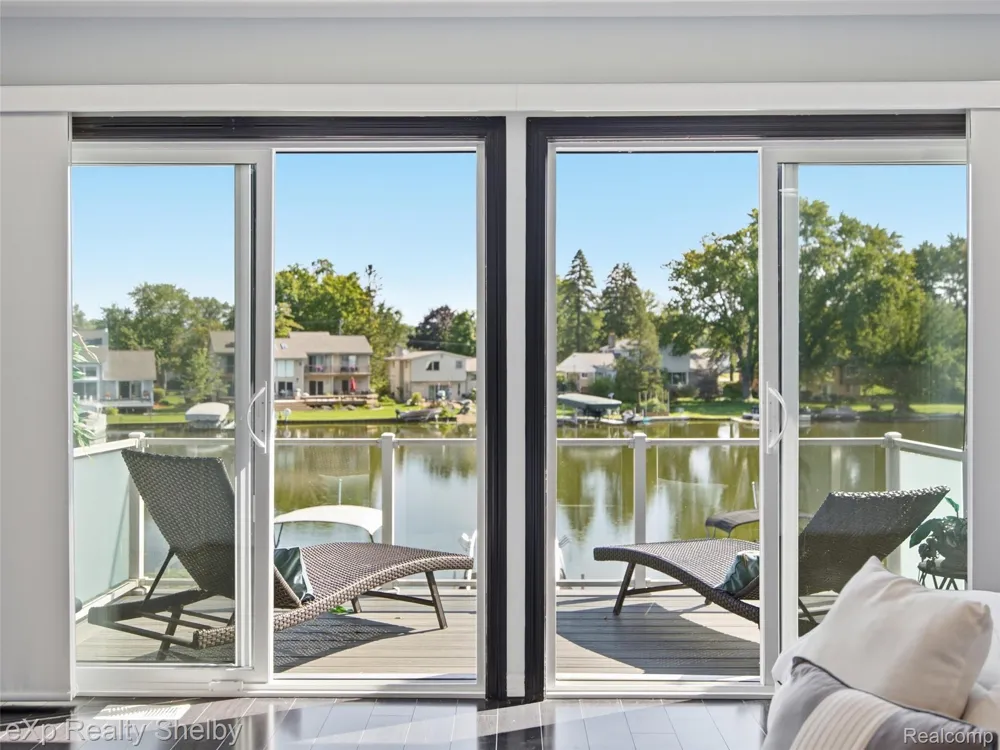 305 Beverly Estates Drive Waterford Charter Township, MI 48328