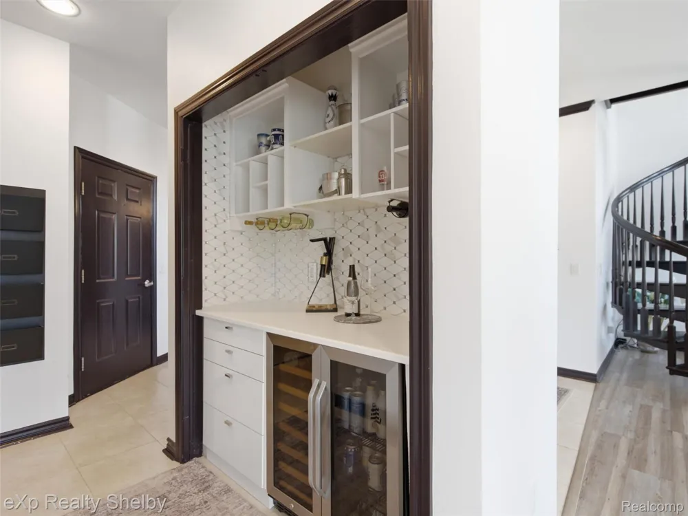 305 Beverly Estates Drive Waterford Charter Township, MI 48328