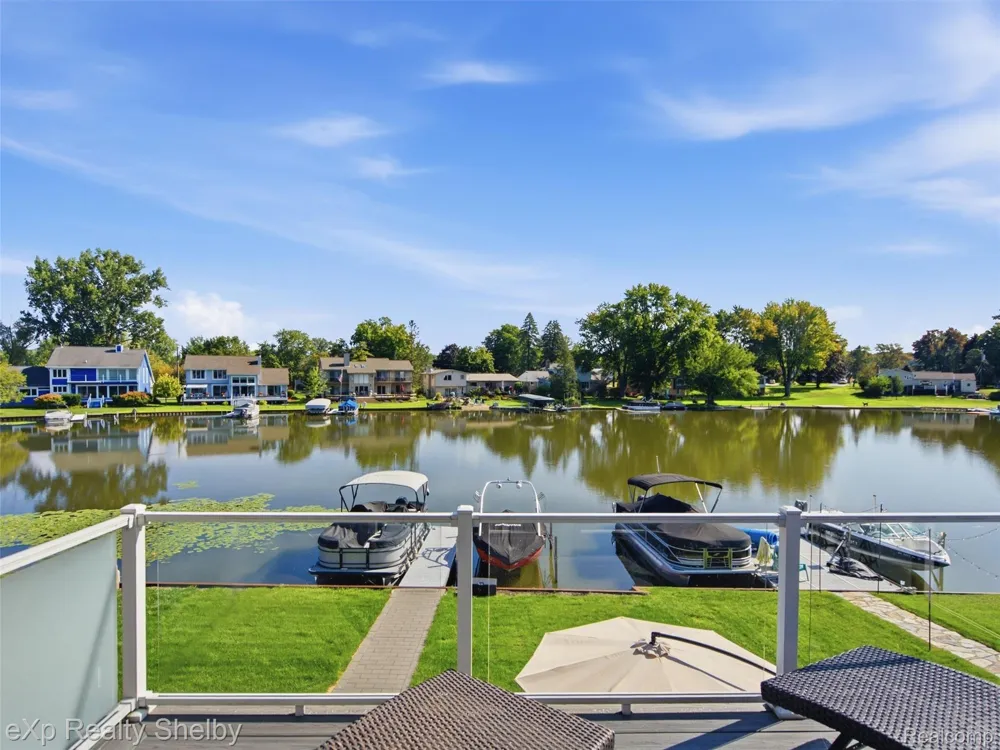 305 Beverly Estates Drive Waterford Charter Township, MI 48328