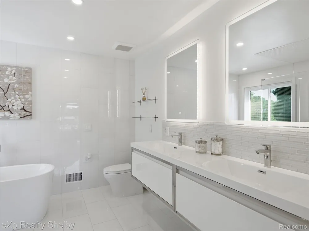 305 Beverly Estates Drive Waterford Charter Township, MI 48328
