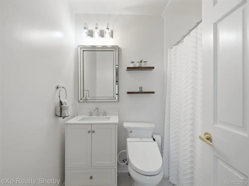 305 Beverly Estates Drive Waterford Charter Township, MI 48328