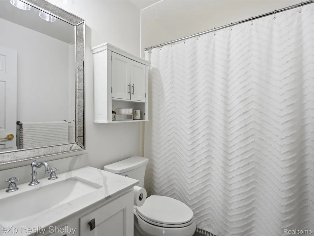 305 Beverly Estates Drive Waterford Charter Township, MI 48328