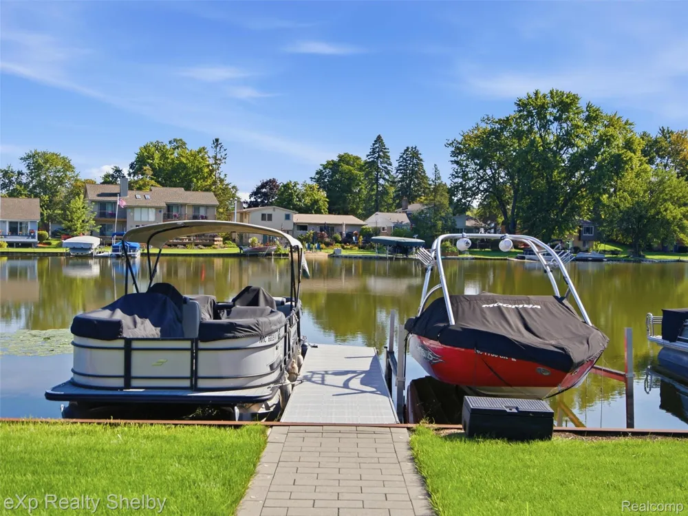 305 Beverly Estates Drive Waterford Charter Township, MI 48328