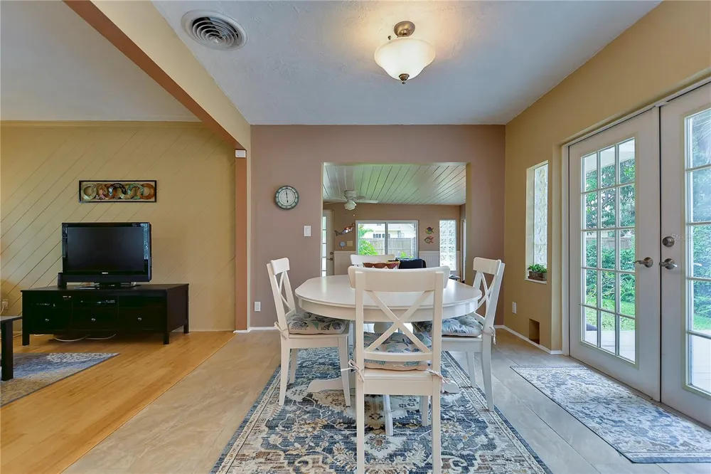 5850 24TH AVENUE S Gulfport, FL 33707
