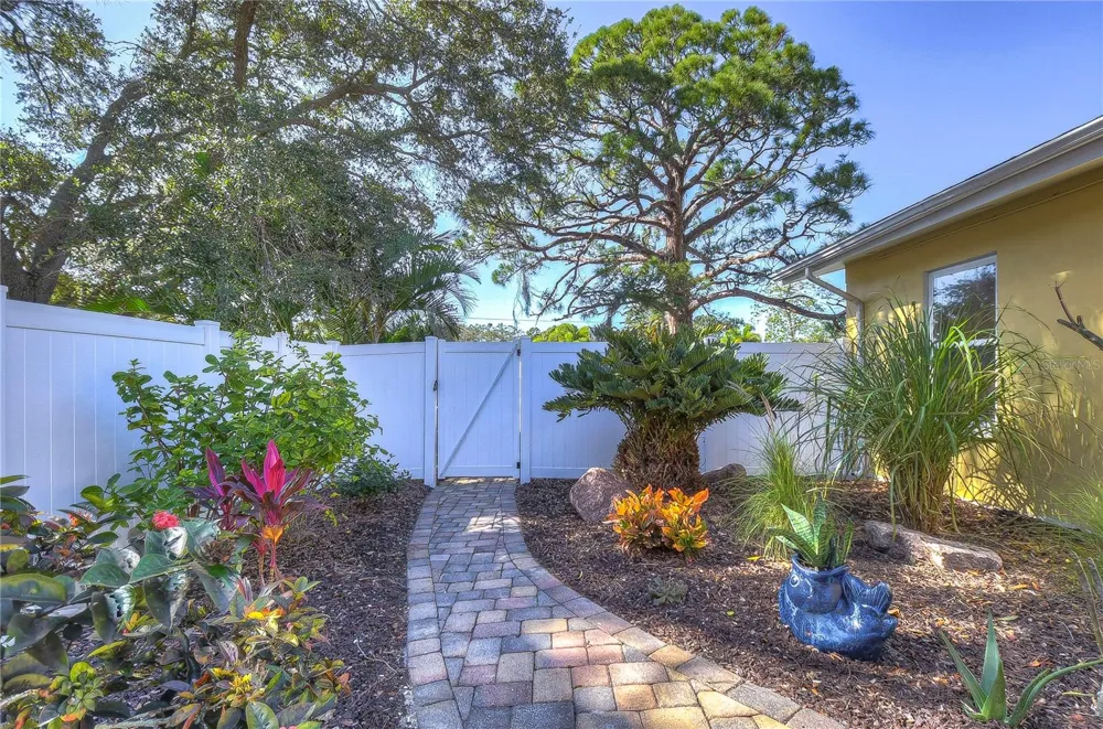 5850 24TH AVENUE S Gulfport, FL 33707