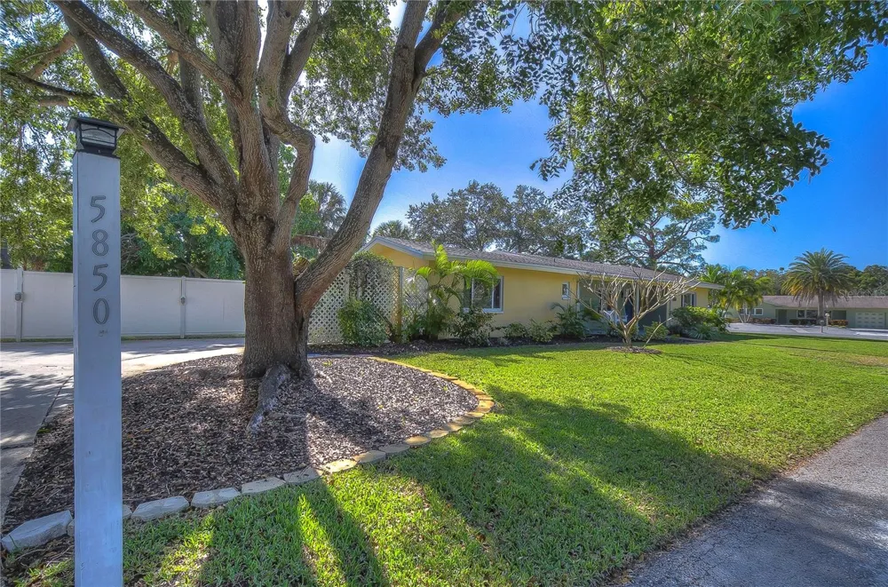 5850 24TH AVENUE S Gulfport, FL 33707