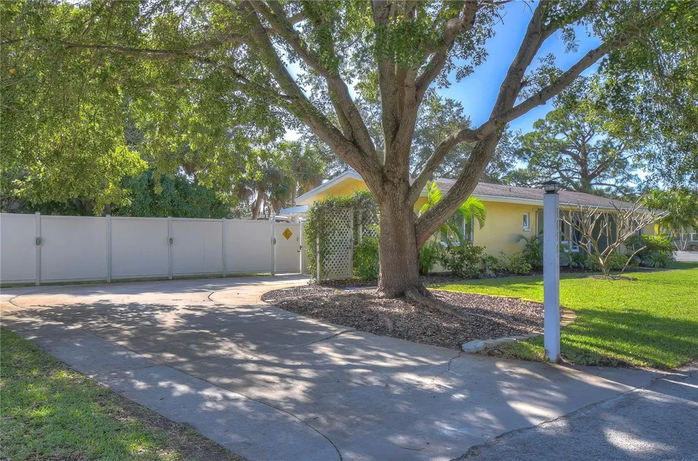5850 24TH AVENUE S Gulfport, FL 33707