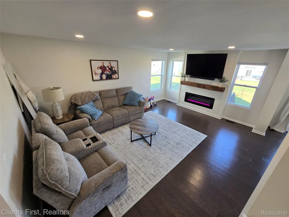 291 Quartz Way White Lake Charter Township, MI 48386